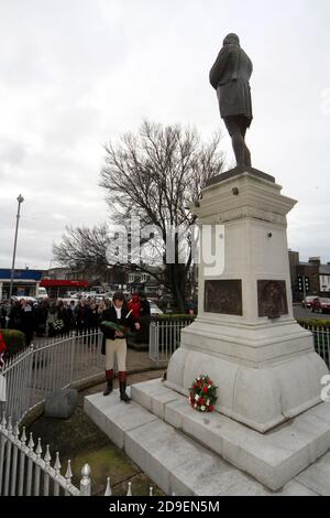 Ayr Burns Statue Square, Ayrshire, Schottland, Großbritannien der jährliche Kranz, der die Geburt von Robert Burns zum Jahrestag seiner Geburt anführt Stockfoto