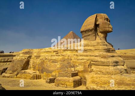 Über Tausende von Jahren vergrub Sand den Koloss bis zu seinen Schultern und schuf einen riesigen körperlosen Kopf am östlichen Rand der Sahara. Dann in 1 Stockfoto