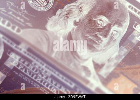 Nahaufnahme Franklins Gesicht auf einem hundert Dollar. American, US Dollars Cash Money in Negative. Hintergrund Muster für Design. Stockfoto