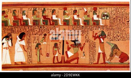 Wiegung des Herzens von Papyrus von Ani. Für die alten Ägypter erzählt das Totenbuch von dem Weg, den die Toten in die Unterwelt gehen müssen. Dieses Bild ist ein Teil des Buches, das dem Schreiber Ani gehörte. Der Papyrus Ani, wie der Papyrus heute genannt wird, stammt aus etwa 1275-1250 v. Chr., der Zeit der 19. Dynastie während des Neuen Reiches. Links ist der Schreiber Ani, der hier in weiß gekleidet erscheint, mit seiner Frau, die ebenfalls in weiß gekleidet ist und ein Sirum hält. Die beiden werden in der Gegenwart der Götter, die sie richten werden, verbeugt dargestellt. Die drei Figuren oben sind Teil von t Stockfoto