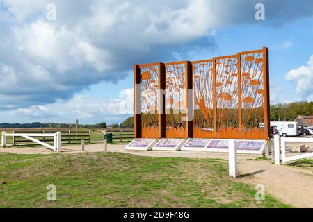 Ede, Niederlande - 10. Oktober 2020: Fliegende Gedenkfenster in der Vergangenheit auf der Ginkel Heath in Ede, Gelderland, Niederlande. WO II Batlle von Arnhem Wahrzeichen Stockfoto