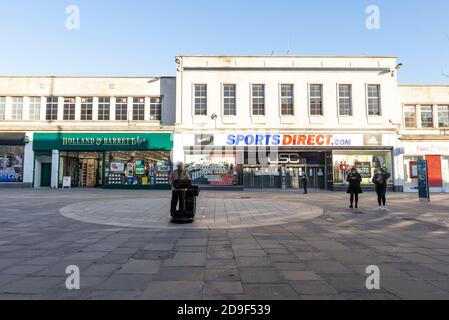 Southampton, Großbritannien. November 2020. Blick auf das ruhige Stadtzentrum von Southampton und die Hauptstraße am 1. Tag der zweiten nationalen Sperre in England, Großbritannien. Kredit: Henry Stephens/Alamy Live Nachrichten Stockfoto