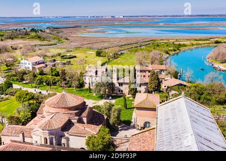 Blick auf Torcello vom Glockenturm, im Hintergrund die venezianische Lagune. Torcello, Lagune Von Venedig, Venedig, Venetien, Italien, Europa Stockfoto