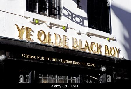 Schild für Ye Olde Black Boy, ein Pub auf der High Street, Altstadt, Hull, East Yorkshire, Humberside, England Großbritannien Stockfoto