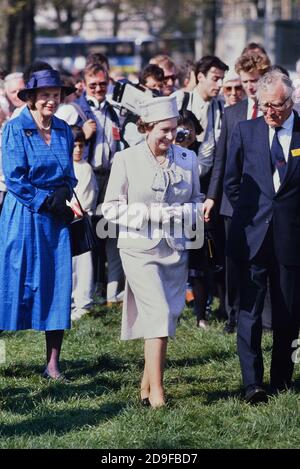 Ihre Majestät die Königin beim ASDA Festival of Food and Farming im Hyde Park, London, Großbritannien. Mai 1989 Stockfoto