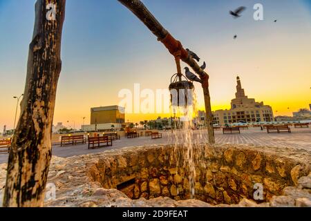 Souq Waqif ist ein Souk in Doha, im Bundesstaat Katar. Der Souk ist bekannt für den Verkauf von traditionellen Kleidungsstücken, Gewürze, han Stockfoto