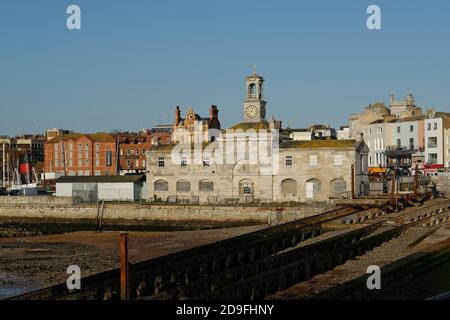 Der Royal Harbour in Ramsgate in Kent. Ein Fischereihafen auf der Isle of Thanet, Teil der Grafschaft Kent, Großbritannien. Stockfoto