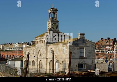 Der Royal Harbour in Ramsgate in Kent. Ein Fischereihafen auf der Isle of Thanet, Teil der Grafschaft Kent, Großbritannien. Stockfoto