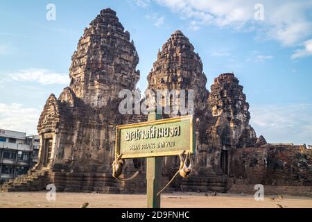 lopburi Tempel in thailand mit Affen Stockfoto