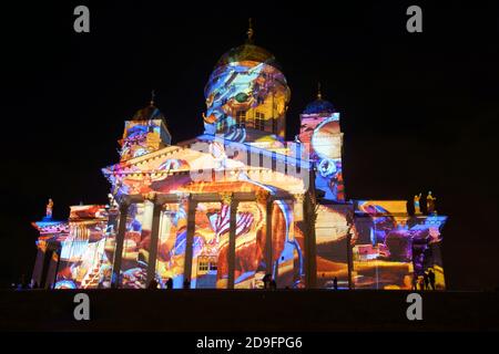 Die Kathedrale während des Lux-Festivals in Helsinki, Finnland Stockfoto