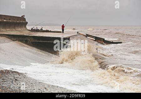 Seefischen vor Rossall Strand in Fleetwood Stockfoto