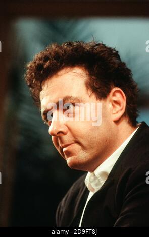 John Sessions (Daniel) in MY NIGHT WITH REG von Kevin Elyot im Criterion Theatre, London SW1 21/11/1994 Design: William Dudley Beleuchtung: Jon Linstrum Regie: Roger Michell Stockfoto