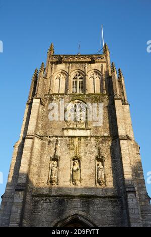 Spire der 'Kirche St. Peter und St. Paul' aus dem 12. Jahrhundert in Shepton Mallet, Somerset, Großbritannien Stockfoto