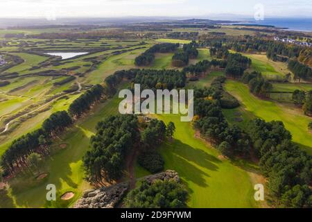 Luftaufnahme des Fidra Links Golfplatzes am Archerfield Links Golfclub in East Lothian, Schottland, Großbritannien Stockfoto