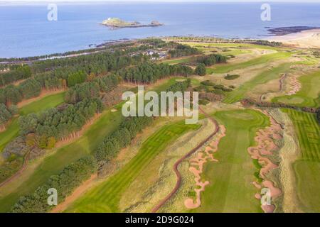 Luftaufnahme des Fidra Links Golfplatzes am Archerfield Links Golfclub in East Lothian, Schottland, Großbritannien Stockfoto