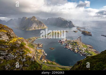 Lofoten Island Luftpanorama, Blick vom Reinebringen Berg, reine Norwegen Stockfoto