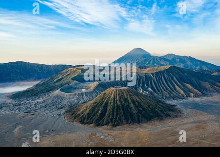 Luftpanorama von Mount Bromo in indonesien Stockfoto