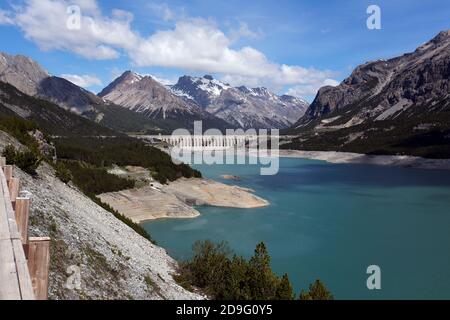 Cancano, Italien - 31. Mai 2020: Staudamm in Cancano See Stockfoto