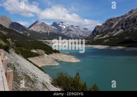 Cancano, Italien - 31. Mai 2020: Staudamm in Cancano See Stockfoto