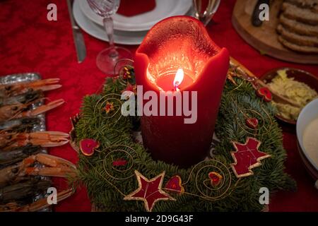 weihnachtsabend Kerzen brennen Stockfoto