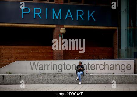 Warrington Interchange mit Primark-Ladenschild Stockfoto