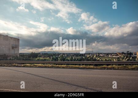 Rilievo (Misiliscemi), Italien : Landschaft von Rilievo, einem kleinen landwirtschaftlichen Weiler am südlichen Stadtrand von Trapani Stockfoto