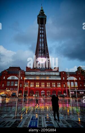 Blackpool Tower an einem nassen Herbstabend Stockfoto