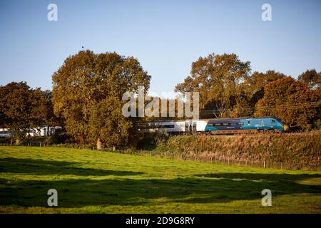 Twemlow Viadukt in Holmes Chapel eine Avanti West Coast Klasse 390 Pendolino auf einem Manchester London WCML-Service Stockfoto