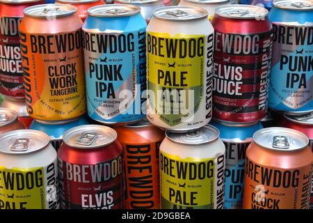 BrewDog Headliner Craft Beer Box Brewed in Scotland Es beinhaltet Bestseller Punk IPA Pale Ale Clockwork Tangerine Elvis Juice Dunstig Jane Dead Pony Club Stockfoto