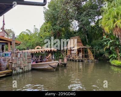 Orlando, FL/USA-10/21/20: Ein Jungle Cruise Ride Boot im Magic Kingdom in Walt Disney World Resorts in Orlando, FL. Stockfoto