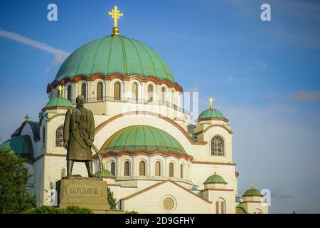 Statue auf dem Postament des Schwarzen Georg aka Karadjordje serbischer Revolutionär Vor dem kloster saint Sava in der Innenstadt von Belgrad Stockfoto