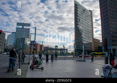 Landschaft an einem bewölkten Tag am Potsdamer Platz in Mitte Berlin Stockfoto