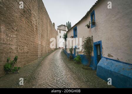 Foto von den Straßen von Obidos Portugal ohne Menschen Stockfoto