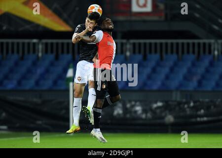 ROTTERDAM, NIEDERLANDE - NOVEMBER 05: L-R:Konstantin Maradishvili vom CSKA Moskou, Lutsharel Geertruida von Feyenoord während des UEFA Europa League Spiels zwischen Feyenoord und CSKA Moskva am 05. november 2020 in Rotterdam, Niederlande (Foto: Yannick Verhoeven/Orange Pictures) Stockfoto