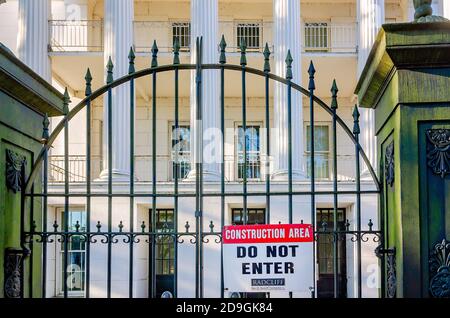 Die Bauarbeiten an der Barton Academy, der ersten öffentlichen Schule in Alabama, am 31. Oktober 2020, in Mobile, Alabama, werden fortgesetzt. Die historische griechische Wiedergeburt Stockfoto