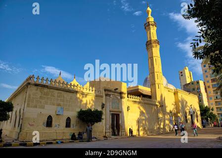 Die mayda, ein Absolution Bereich, zusammen mit den Toiletten, sind auf der westlichen Seite der Moschee mit ihrem eigenen Eingang mit Blick auf den Platz. Accord Stockfoto