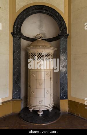 Prunkvoller Kamin in Pałac w Bożkowie / Château de Bozkow / Schloss Bozkow Stockfoto