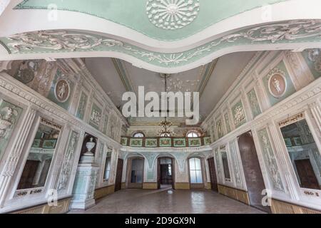 Kunstvolle Gipsarbeiten in Pałac w Bożkowie / Château de Bozkow / Schloss Bozkow Stockfoto