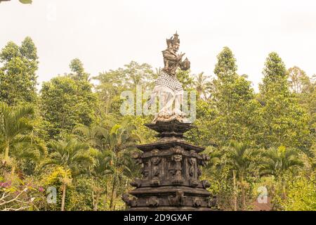 Historischer buddhistischer Tempel in Ubud, Bali, Indonesien 2019 Stockfoto