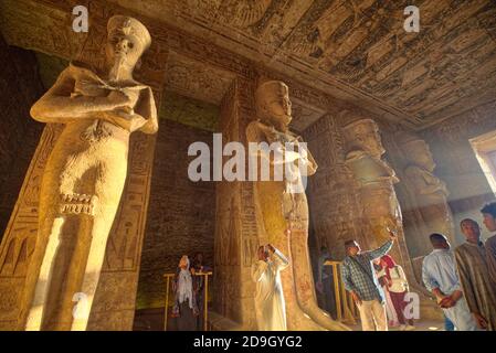 Ägyptischer Gott Amun-Re Statue - Bronziert & Coloriert Von Veronese, 10x7x27cm