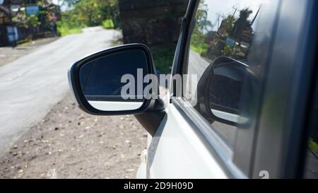 Spiegel an modernen Autos Stockfoto