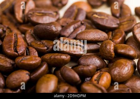 Natürliche frisch geröstete Kaffeebohnen Stockfoto
