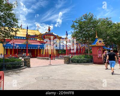 Orlando, FL/USA-7/25/20: Das Fantasyland Dumbo der Flying Elephant Ride in Magic Kingdom in Disney World Orlando, Florida. Stockfoto