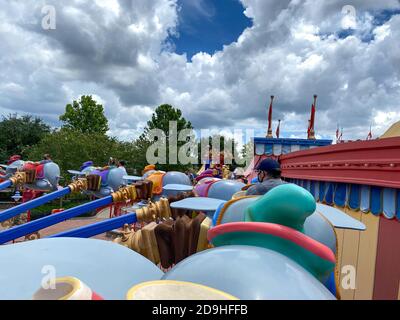 Orlando, FL/USA-7/25/20: Das Fantasyland Dumbo der Flying Elephant Ride in Magic Kingdom in Disney World Orlando, Florida. Stockfoto