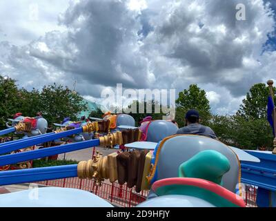 Orlando, FL/USA-7/25/20: Das Fantasyland Dumbo der Flying Elephant Ride in Magic Kingdom in Disney World Orlando, Florida. Stockfoto