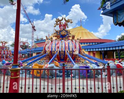 Orlando, FL/USA-7/25/20: Das Fantasyland Dumbo der Flying Elephant Ride in Magic Kingdom in Disney World Orlando, Florida. Stockfoto