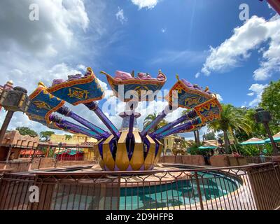 Orlando, FL/USA-7/25/20: Die Aladdin Magic Carpets Fahrt in Magic Kingdom in Disney World Orlando, Florida. Stockfoto