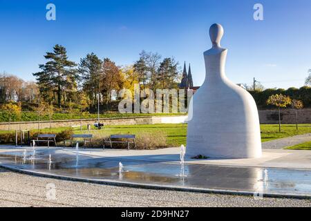 Pomník Marie Terezie (sochař Jan Kovářík, Arch. Jan Proksa), Park Marie Terezie, Prašný Most, Praha, Česká republika / Königin Maria Theresia Denkmal von Stockfoto