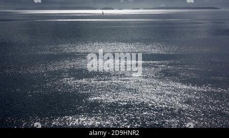 Der Blick nach Westen vom Brooks Point Regional Park auf South Pender Island zu den Gulf Islands in British Columbia, Kanada Stockfoto