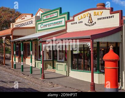 WARRNAMBOOL, VICTORIA, AUSTRALIEN - 16. APRIL 2019: Flagstaff Hill Maritime Museum, Dorfstraße Stockfoto